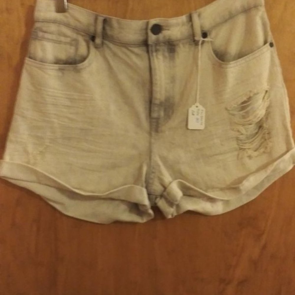 Nwt Forever 21 denim shorts Grey size 30 Large